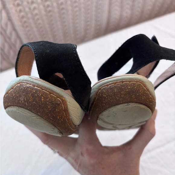 Acorn Shoes/Acorn Vista Ankle Sandals Black and Tan Size 10 Velcro closure - Picture 4 of 7